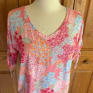 TALBOTS - Tie Detail V-Neck Tee - Cluster Garden -- NEW with Tag